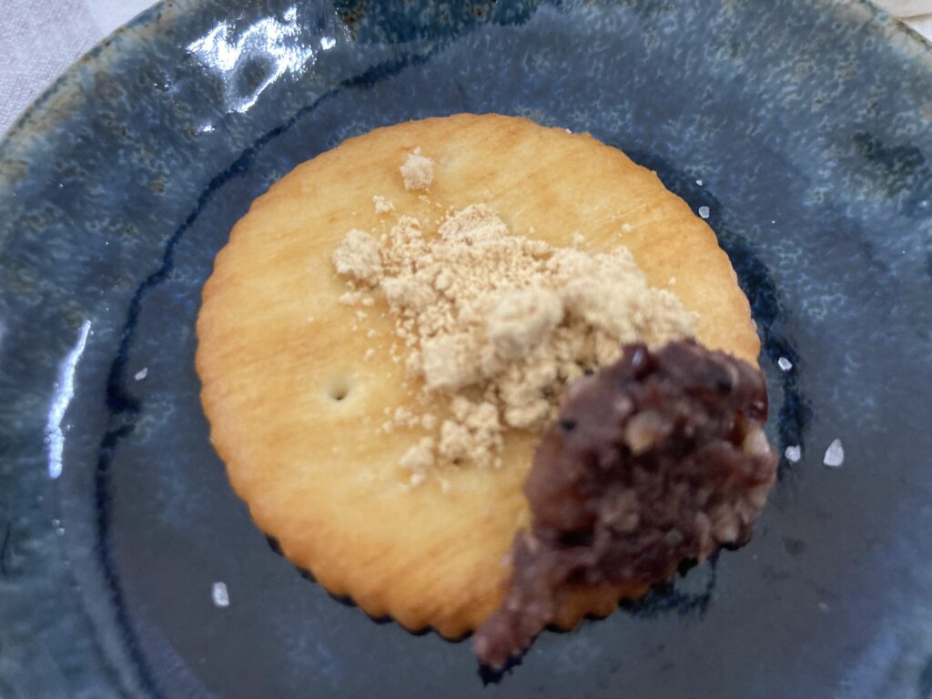 発酵あんこときなこのクラッカー載せ