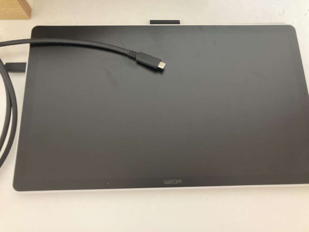 ワコムの液晶ペンタブレット Wacom One 14の本体外観